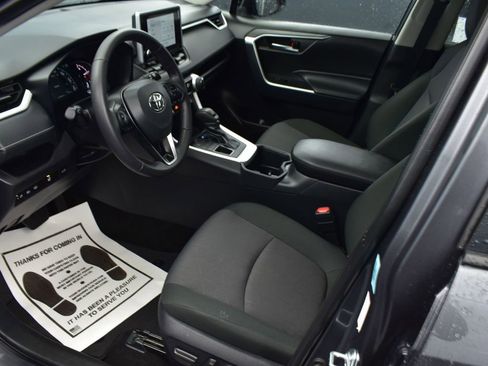 Used 2025 Toyota RAV4 XLE w/ Convenience Package image 12