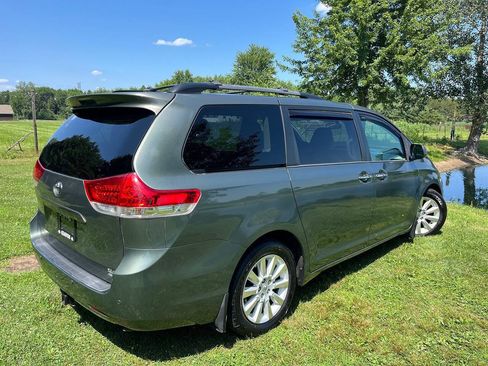 Used 2014 Toyota Sienna XLE AWD/4WD image 11