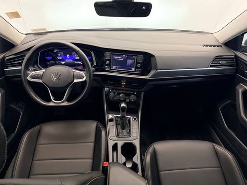 Used 2023 Volkswagen Jetta SE image 17