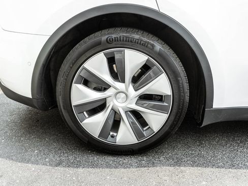 Used 2020 Tesla Model Y Long Range AWD/4WD image 25