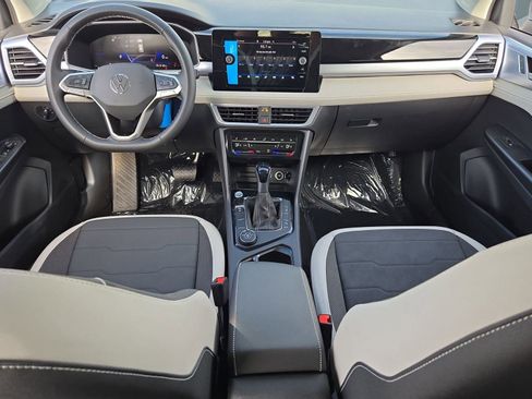 New 2026 Volkswagen Taos SE image 13