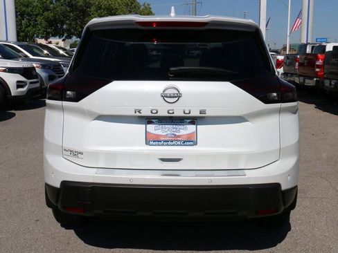 Used 2026 Nissan Rogue SV FWD image 6