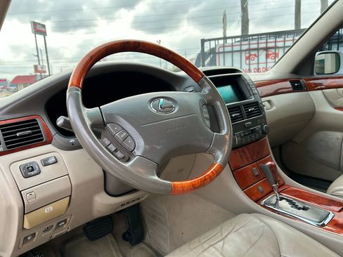 Used 2002 Lexus LS 430 RWD image 2