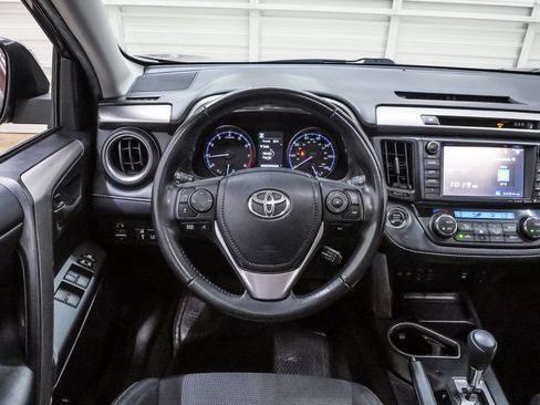 Used 2018 Toyota RAV4 XLE FWD image 19