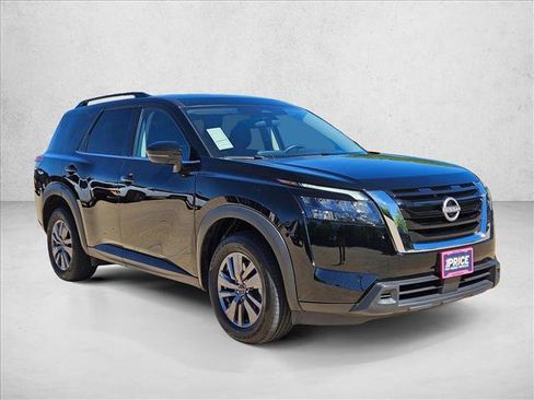 Used 2025 Nissan Pathfinder SV AWD/4WD image 3
