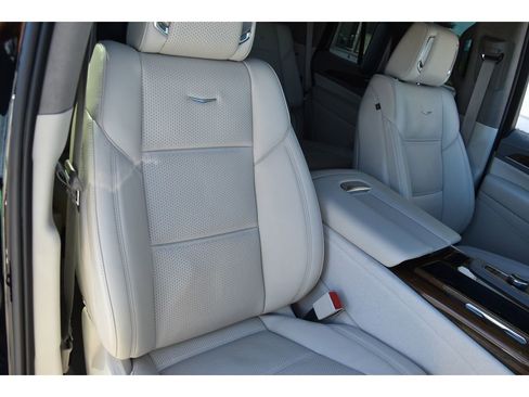 Used 2022 Cadillac Escalade Premium Luxury Platinum image 32