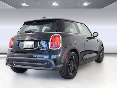 Used 2023 MINI Cooper 2-Door Hardtop w/ Signature Upholstery Package image 8