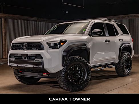 Used 2025 Toyota 4Runner SR5 AWD/4WD image 5