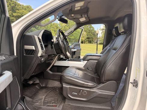 Used 2017 Ford F250 Lariat w/ Lariat Value Package AWD/4WD image 12