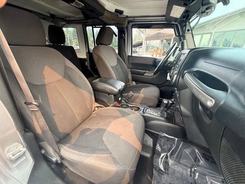 Used 2017 Jeep Wrangler Unlimited Sport AWD/4WD image 29