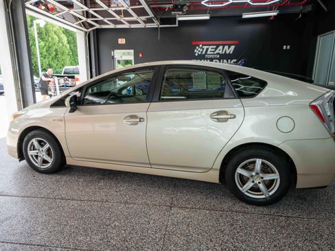 Used 2010 Toyota Prius FWD image 2