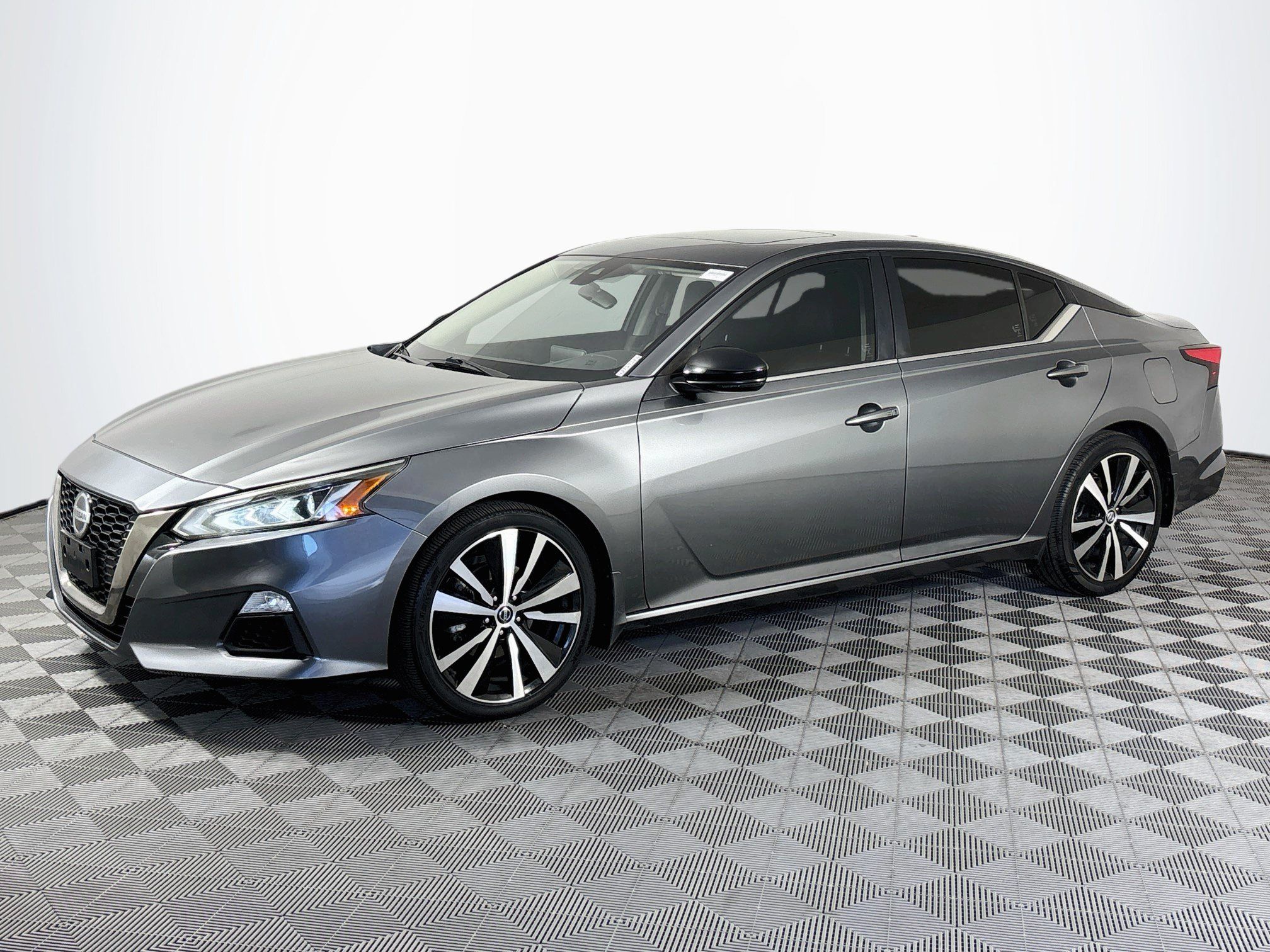 Used 2021 Nissan Altima 2.5 SR w/ SR Premium Package FWD image 4
