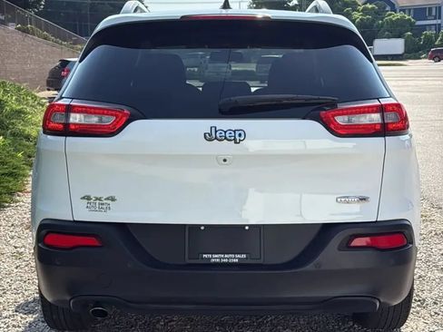 Used 2018 Jeep Cherokee Latitude w/ Safety Group AWD/4WD image 8
