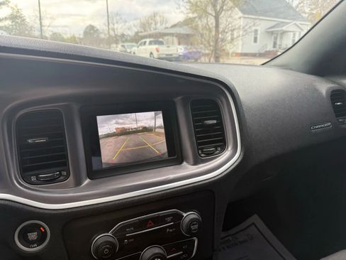 Used 2019 Dodge Charger SXT image 13