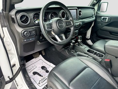 Used 2023 Jeep Wrangler Unlimited Sahara w/ Cold Weather Group AWD/4WD image 10