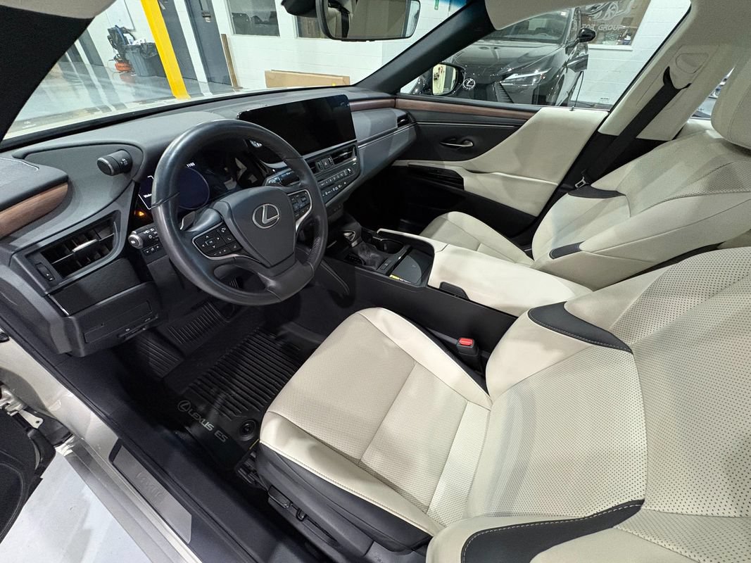 Used 2023 Lexus ES 350 w/ Premium Package FWD image 10