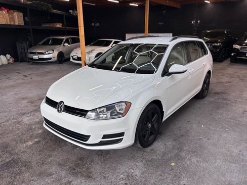 Used 2015 Volkswagen Golf TDI S FWD image 4
