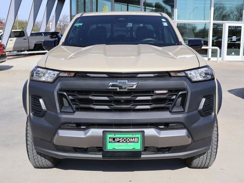 Used 2024 Chevrolet Colorado Trail Boss w/ Technology Package image 4