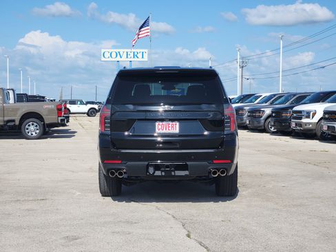 Used 2025 Chevrolet Suburban Z71 AWD/4WD image 6