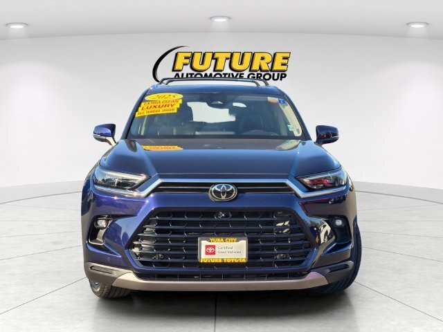 Used 2025 Toyota Grand Highlander AWD image 2