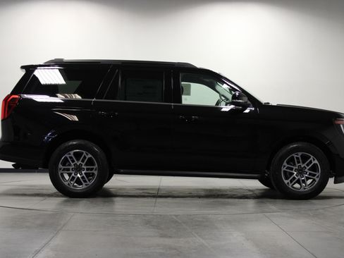 New 2026 Ford Expedition Active AWD/4WD image 3