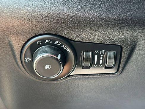 Used 2025 Jeep Compass Trailhawk AWD/4WD image 30
