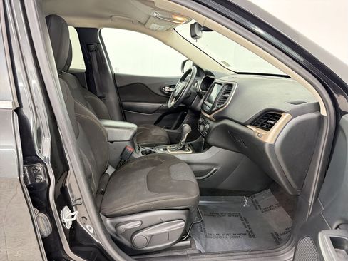 Used 2016 Jeep Cherokee Latitude FWD image 26