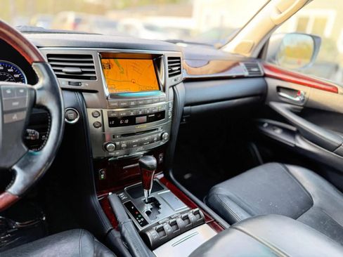 Used 2011 Lexus LX 570 4WD w/ Luxury Pkg image 26