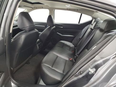 Used 2024 Nissan Altima 2.5 SL FWD image 16