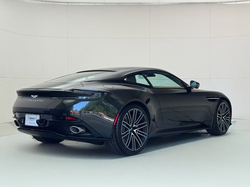 Used 2025 Aston Martin DB12 image 6