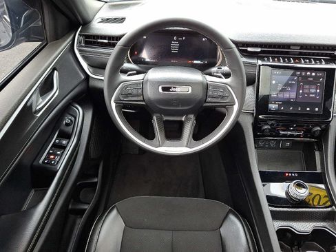 Used 2024 Jeep Grand Cherokee Altitude AWD/4WD image 11