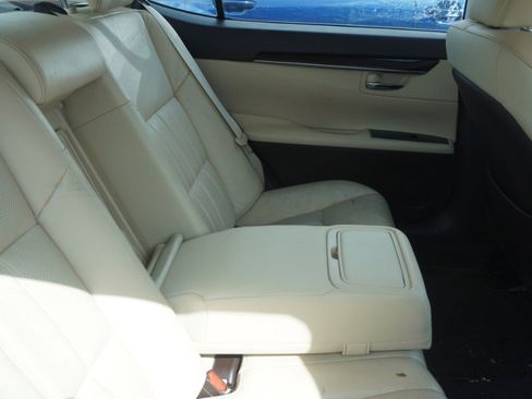 Used 2016 Lexus ES 350 w/ Luxury Package w/Wood Trim image 13