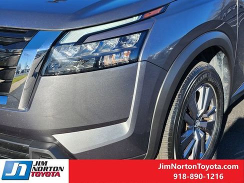 Used 2025 Nissan Pathfinder SV image 10