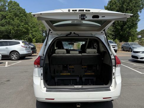 Used 2011 Toyota Sienna LE FWD image 6