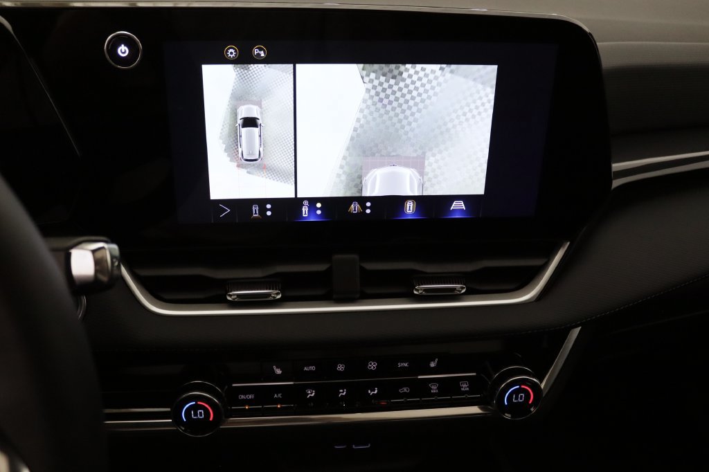 Used 2025 Chevrolet Equinox LT w/ Convenience Package II FWD image 29