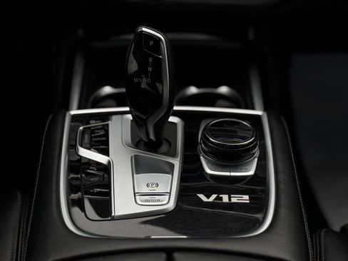 Used 2020 BMW M760i xDrive w/ Luxury Rear Seating Package image 24