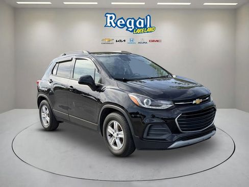 Used 2022 Chevrolet Trax LT w/ LT Convenience Package FWD image 1