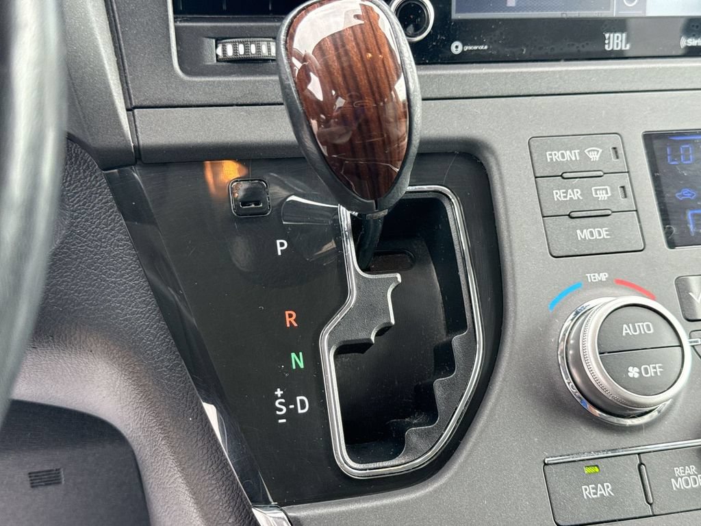 Used 2018 Toyota Sienna Limited Premium w/ Carpet Mat Package AWD/4WD image 21