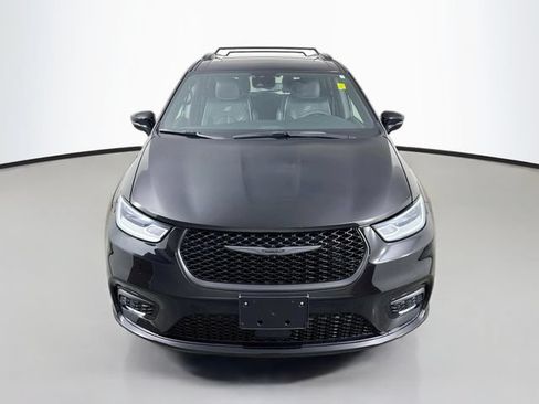 Used 2026 Chrysler Pacifica Limited w/ S Appearance Package FWD image 2