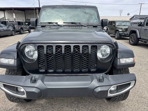 Used 2022 Jeep Gladiator Sport AWD/4WD image 2