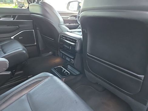 Used 2024 Jeep Wagoneer Series II image 89