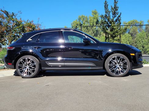 Used 2025 Porsche Macan Loaner image 8