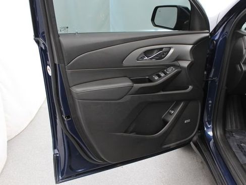 Used 2023 Chevrolet Traverse LT w/ LT Premium Package image 17