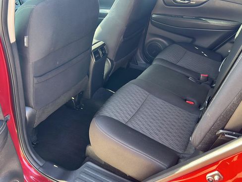 Used 2018 Nissan Rogue SV AWD/4WD image 3