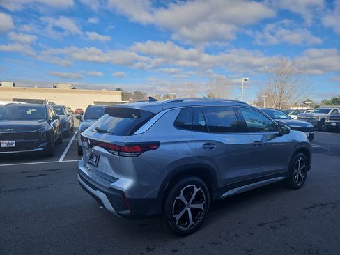 New 2025 Volkswagen Tiguan SE image 3