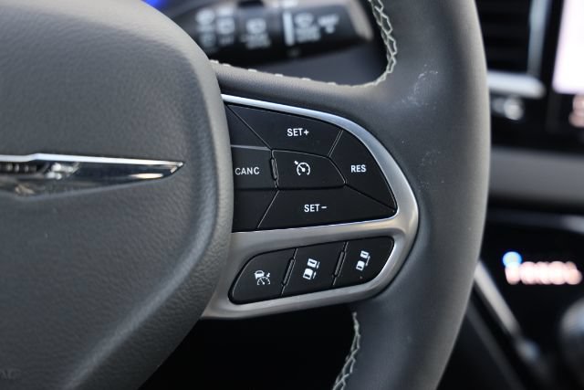 Used 2026 Chrysler Pacifica Select FWD image 45