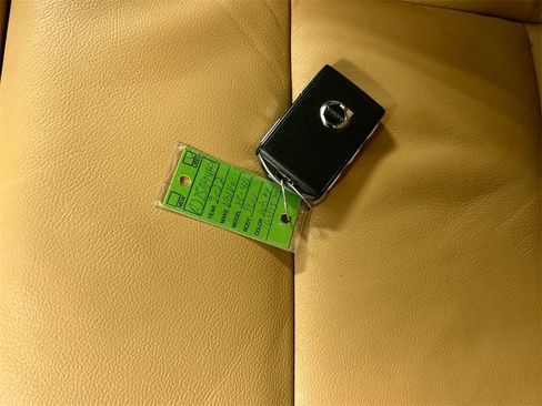 Used 2022 Volvo XC40 T5 Inscription w/ Advanced Package image 12