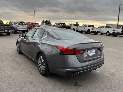 Used 2024 Nissan Altima 2.5 SV image 8