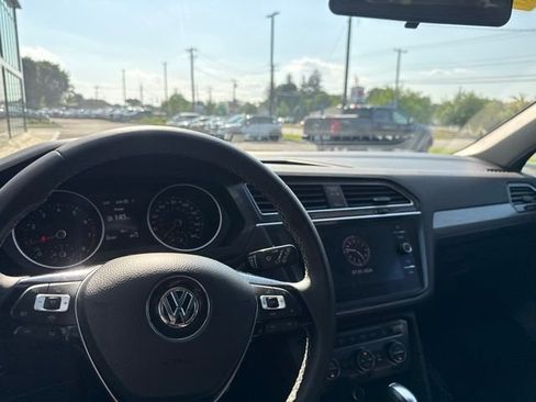 Used 2021 Volkswagen Tiguan SE w/ Panoramic Sunroof Package AWD/4WD image 20