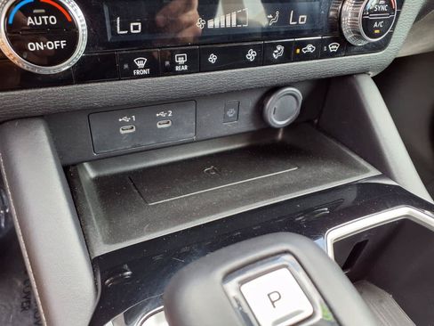 Used 2025 Mitsubishi Outlander SE AWD/4WD image 29
